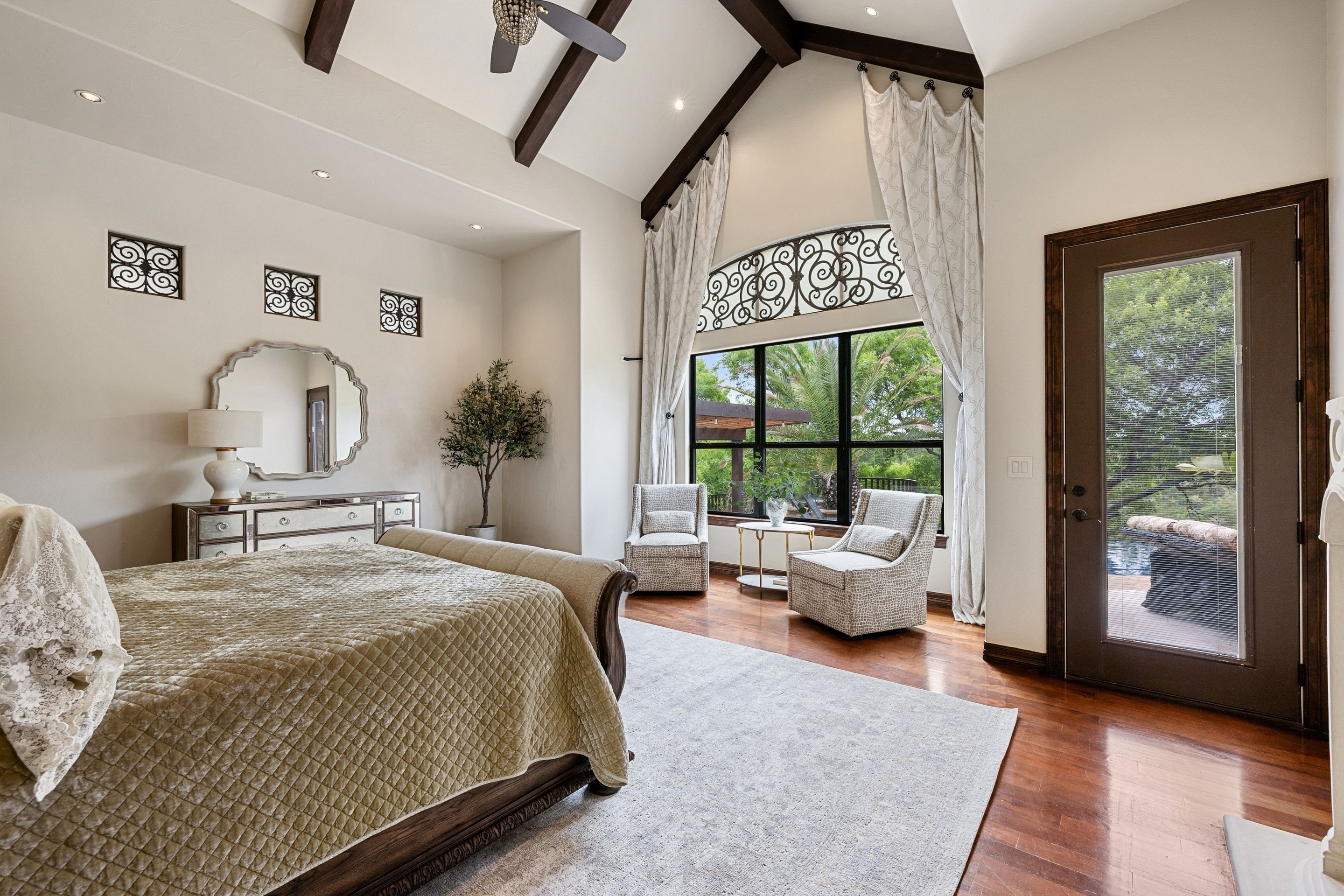 Primary suite sitting area at Lakehaven