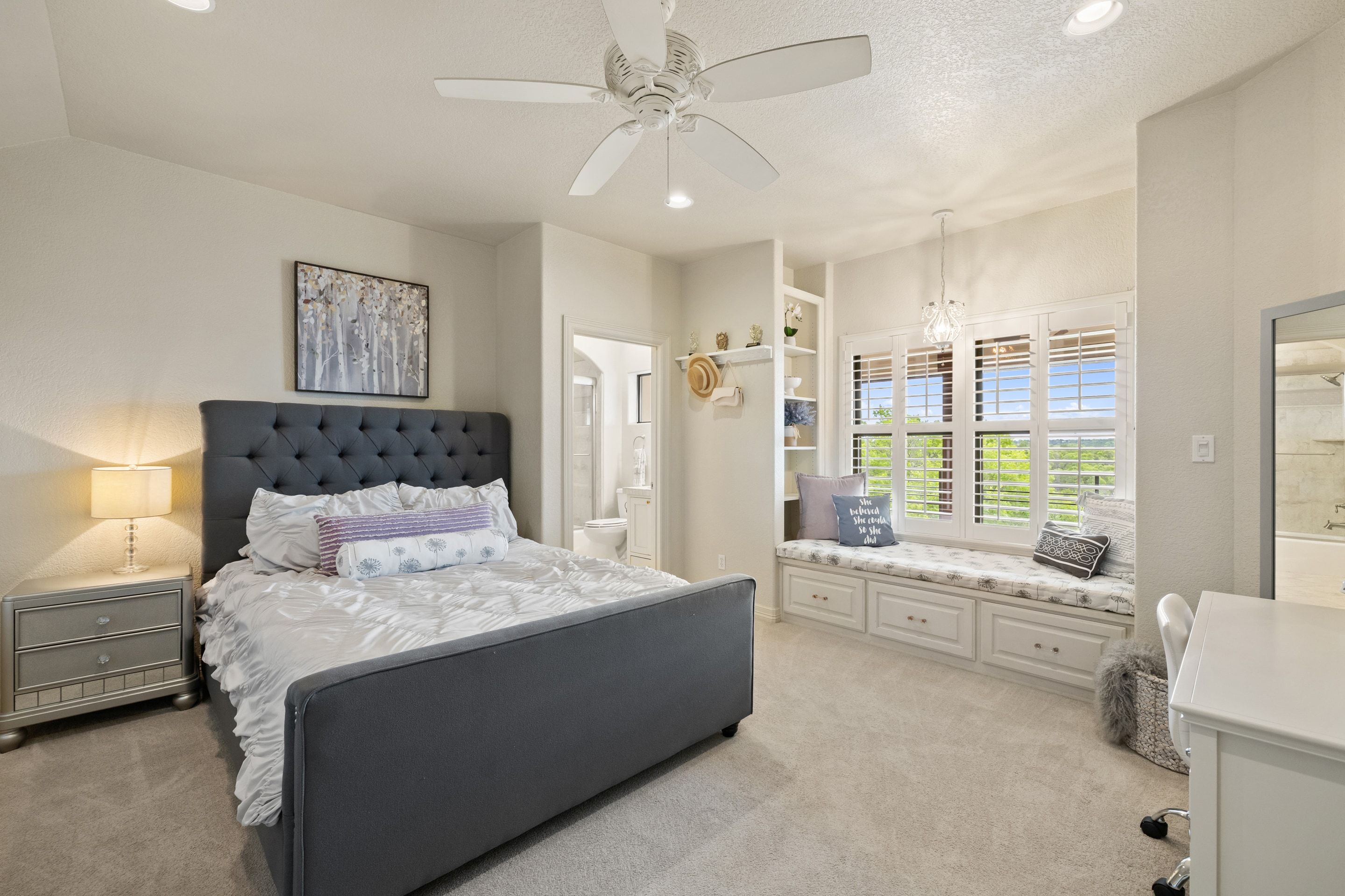 Secondary bedroom suite at Lakehaven